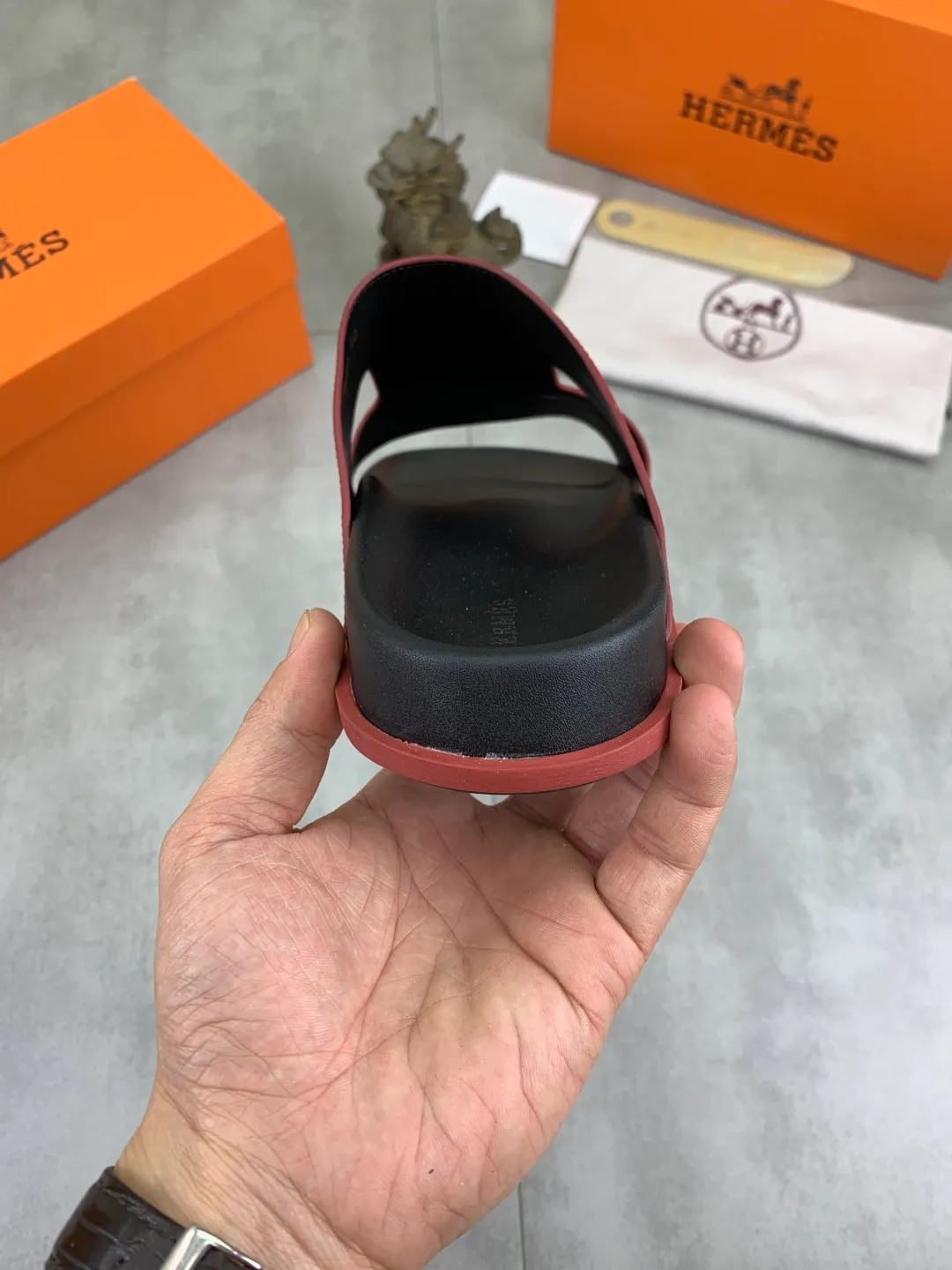 Men's shoes 💰P440 New [HERMES] high-end quality new Hermès slippers, made of imported calfskin, wear-resistant and non-slip rubber outsole. Fashionable and elegant code number: 39-44 (38 45 46 customized)